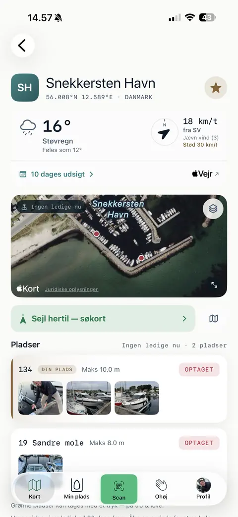 Skærmbillede af havnesiden for Snekkersten Havn: vejr, VHF-kanal, faciliteter og listen over pladser med status.