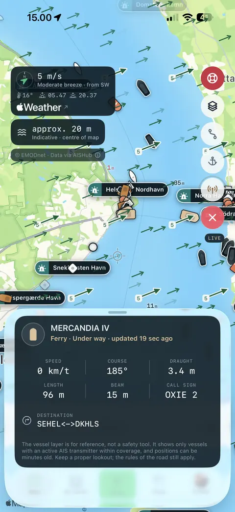 Screenshot of Klamp's map near Snekkersten: wind arrows across the water, ships with course and speed, harbour pins and a search field at the bottom.