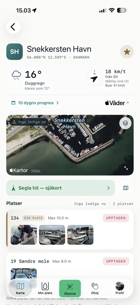 Skärmbild av hamnsidan för Snekkersten: väder, VHF-kanal, faciliteter och listan över platser med status.